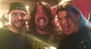 Izq. a der: Dave Lombardo (Slayer), Dave Grohl y Robert Trujillo (Metallica). Foto: Especial.